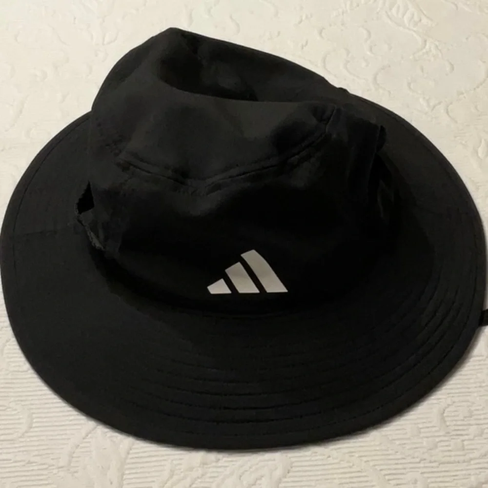 adidas classic black